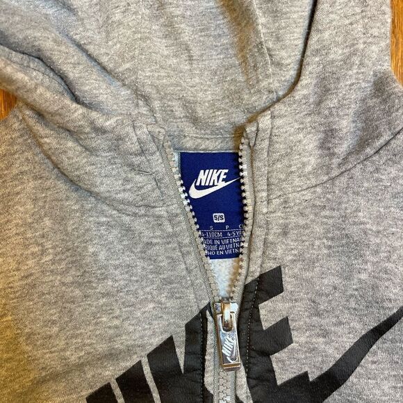 Nike grey zip up hoodie 4-5 yrs size Small - Picture 2 of 3